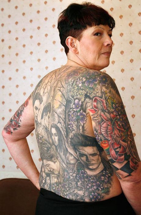 This Woman LOVES Twilight Saga (11 pics)