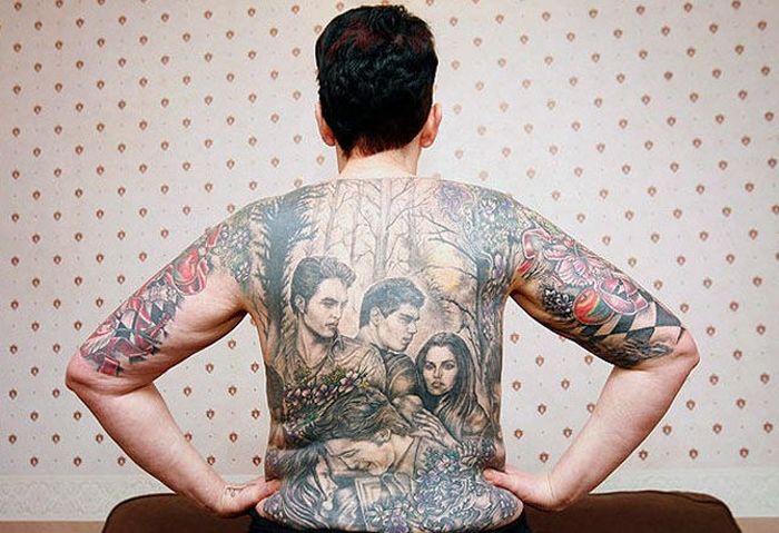 This Woman LOVES Twilight Saga (11 pics)