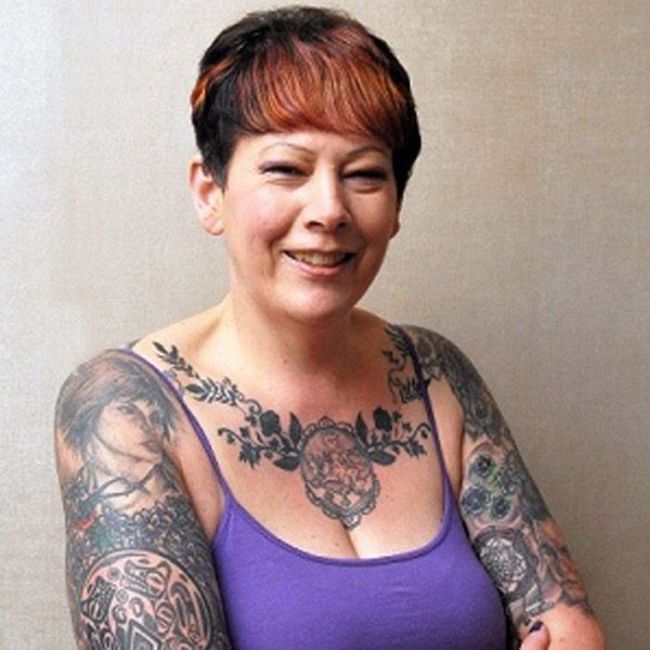 This Woman LOVES Twilight Saga (11 pics)