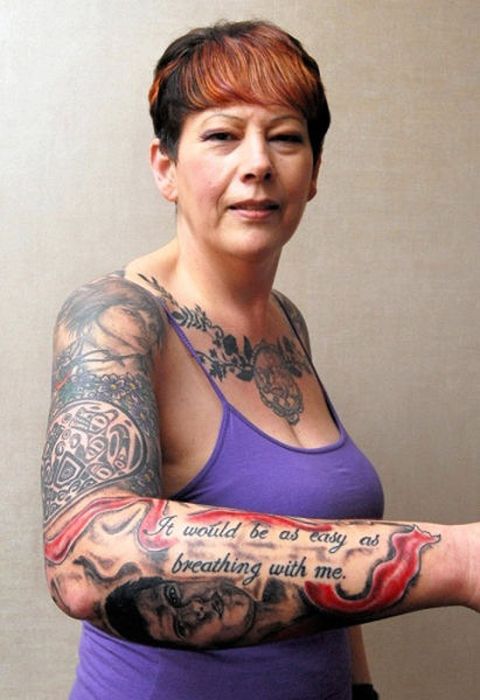 This Woman LOVES Twilight Saga (11 pics)