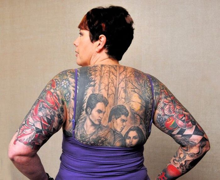 This Woman LOVES Twilight Saga (11 pics)