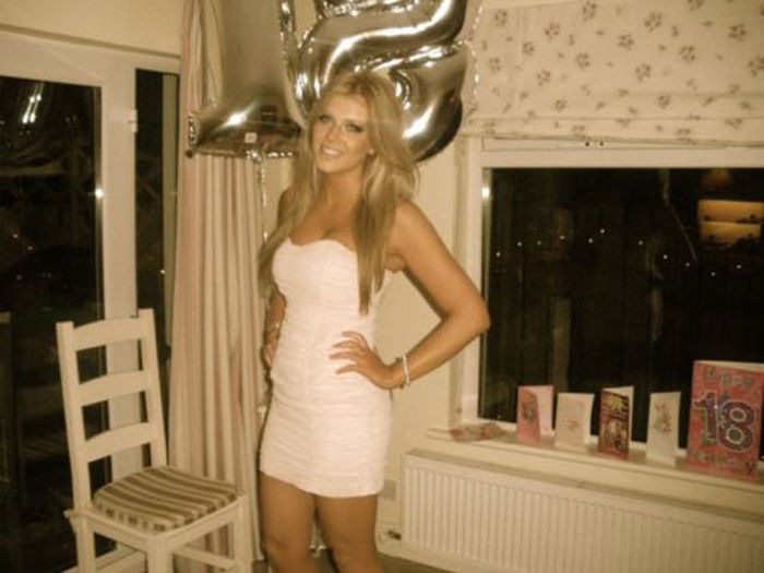 Pretty Girls in Tight Dresses (45 pics)