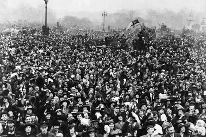 People Celebrating the End of World War I (31 pics)