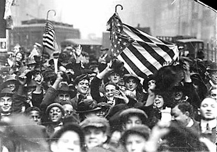 People Celebrating the End of World War I (31 pics)