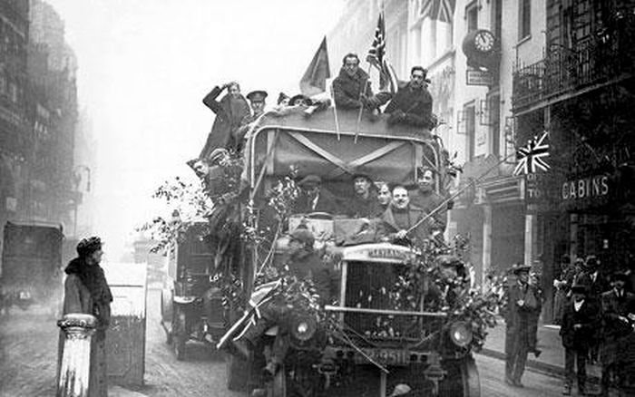 People Celebrating the End of World War I (31 pics)