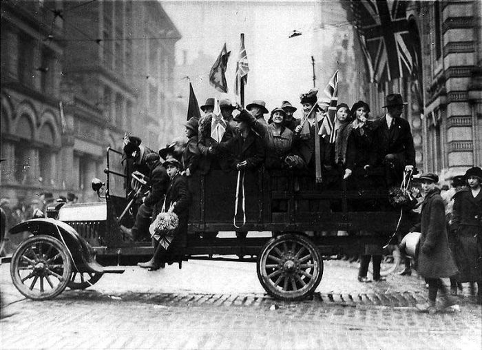 People Celebrating the End of World War I (31 pics)