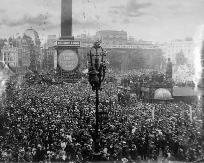 People Celebrating the End of World War I (31 pics)