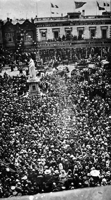 People Celebrating the End of World War I (31 pics)