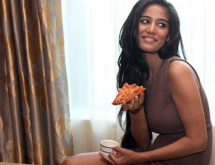 Girls Love Pizza (43 pics)