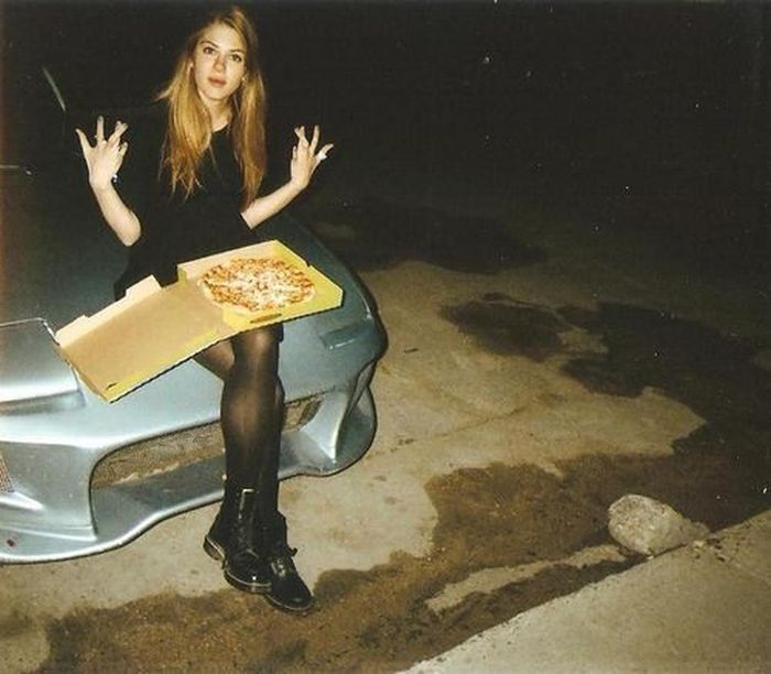 Girls Love Pizza (43 pics)