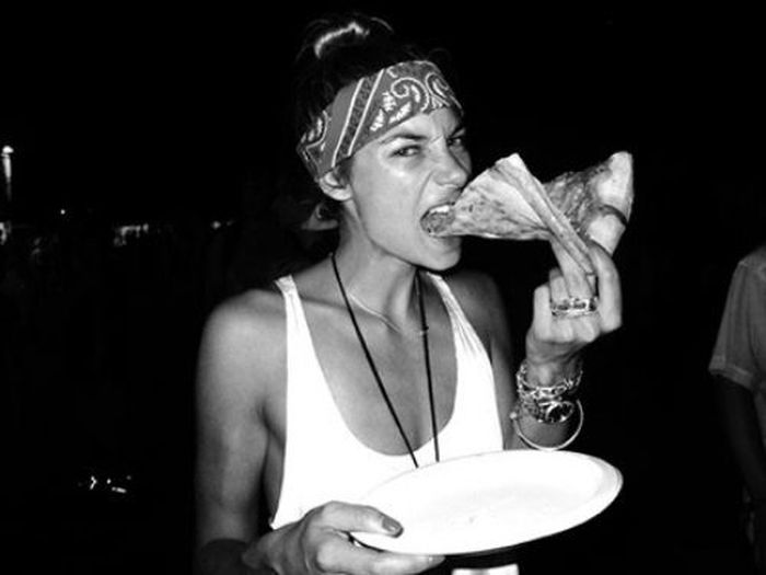 Girls Love Pizza (43 pics)