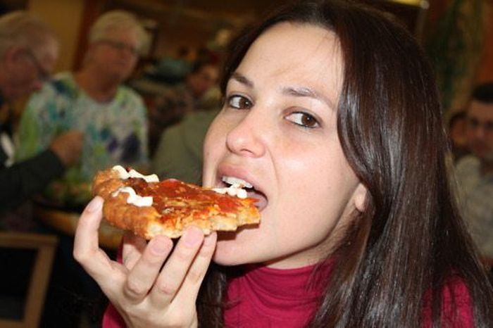 Girls Love Pizza (43 pics)