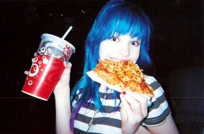 Girls Love Pizza (43 pics)