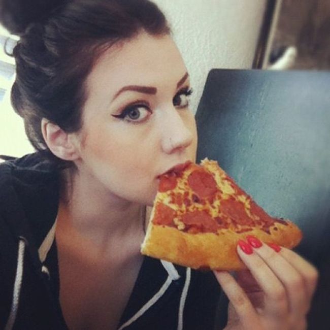 Girls Love Pizza (43 pics)