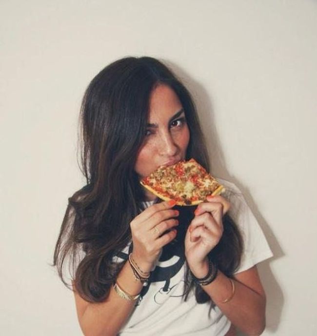 Girls Love Pizza (43 pics)