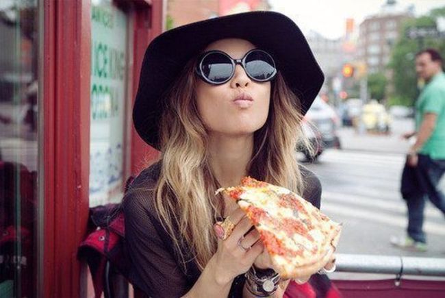 Girls Love Pizza (43 pics)