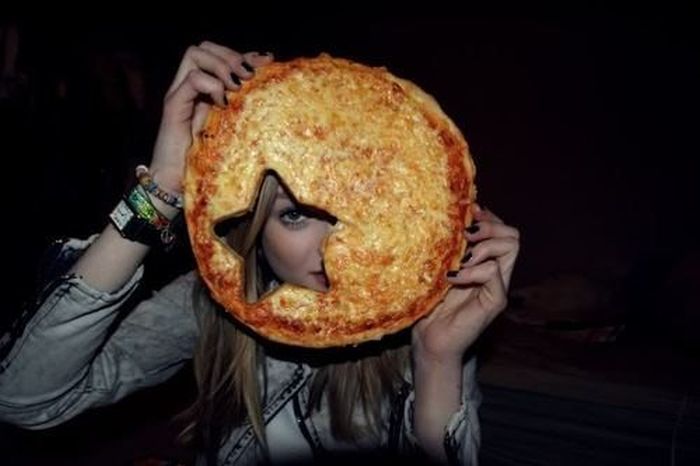 Girls Love Pizza (43 pics)