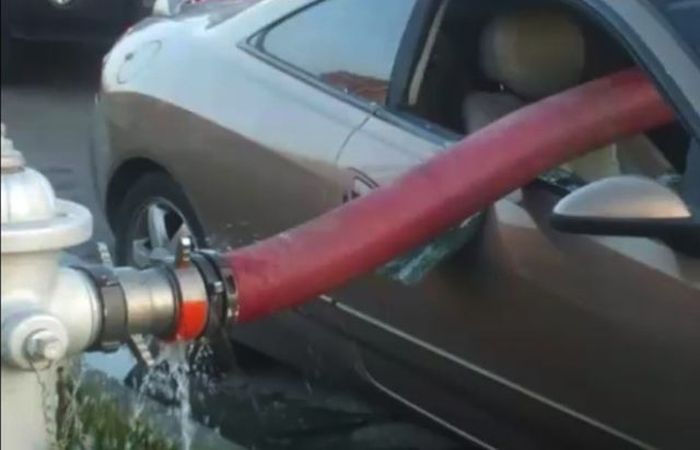 Never Park Your Car Near Fire Hydrant (5 pics)