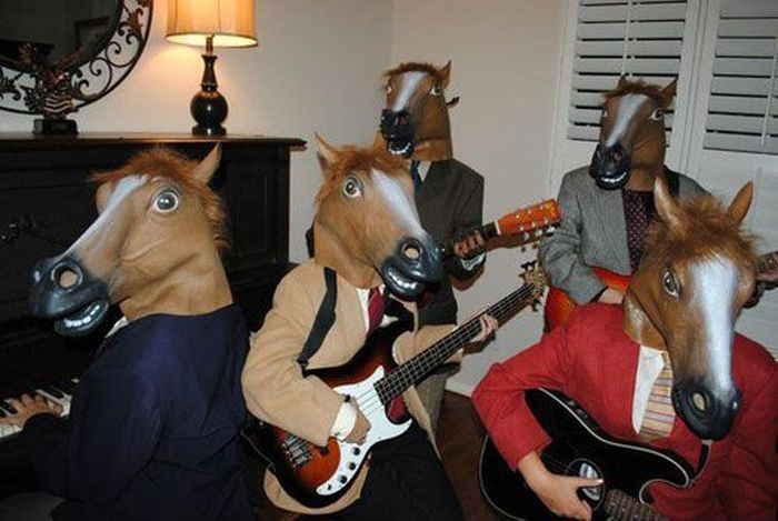 Just Horsing Around (41 pics)