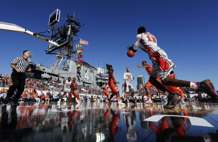 College Basketball Game Played On An Aircraft Carrier (21 pics)