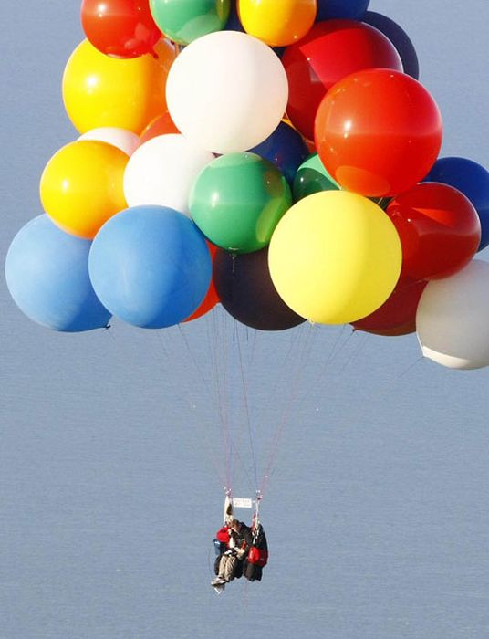Helium Balloons Flight (12 pics)