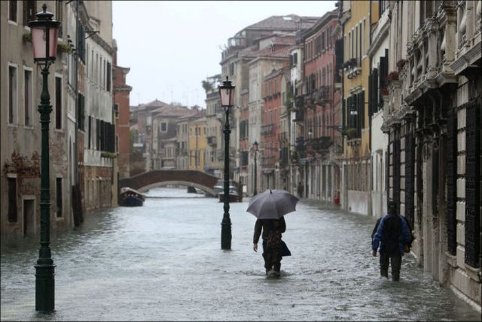 The Recent Flooding in Venice (29 pics)