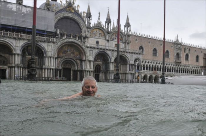 The Recent Flooding in Venice (29 pics)