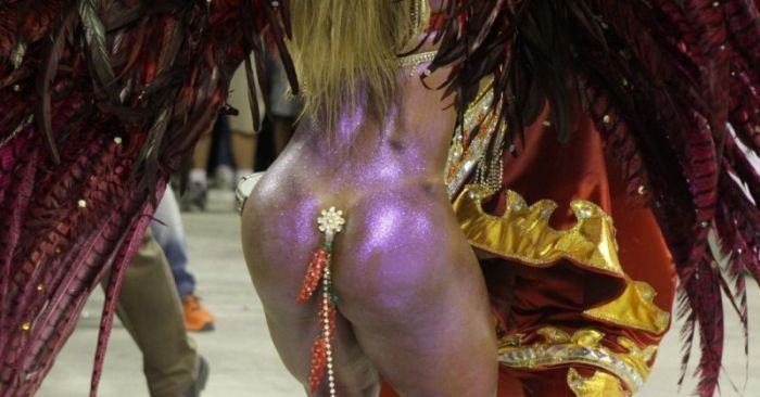 How Braziian Carnaval Dancers Don't Lose Their Panties (14 pics)