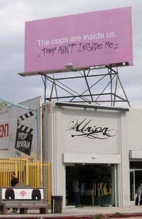 Billboards Enhanced By Graffiti (40 pics)