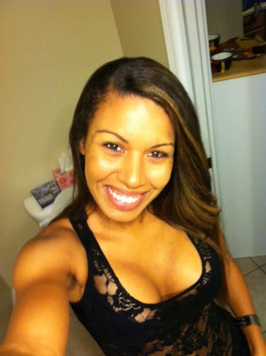 Beautiful Busty Girls (40 pics)