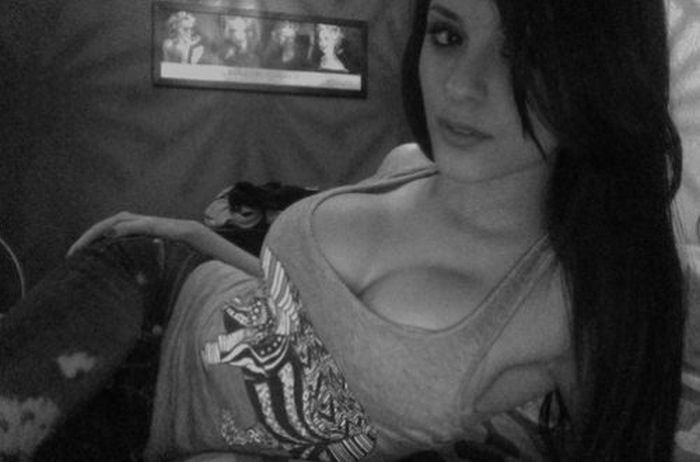 Beautiful Busty Girls (40 pics)