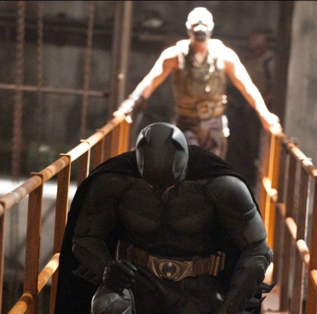 Batman vs Bane - Behind the Scenes (45 pics)