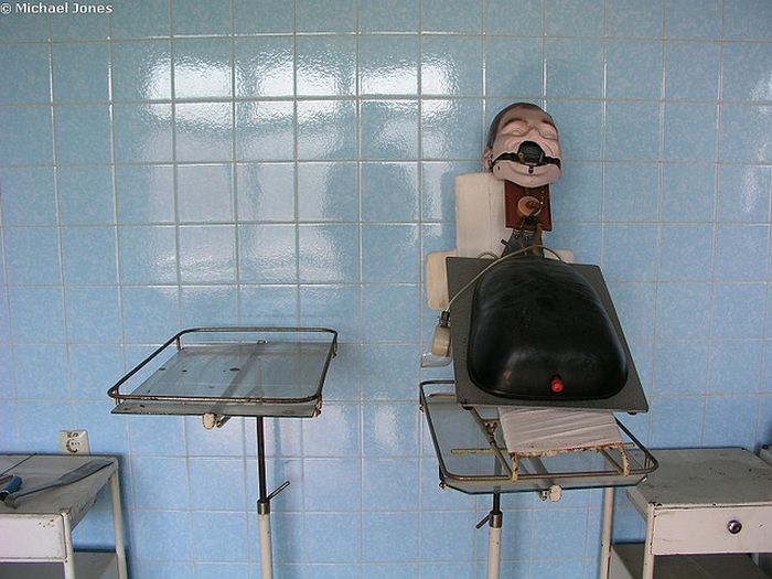 Berlin-Hohenschönhausen Stasi Prison (38 pics)
