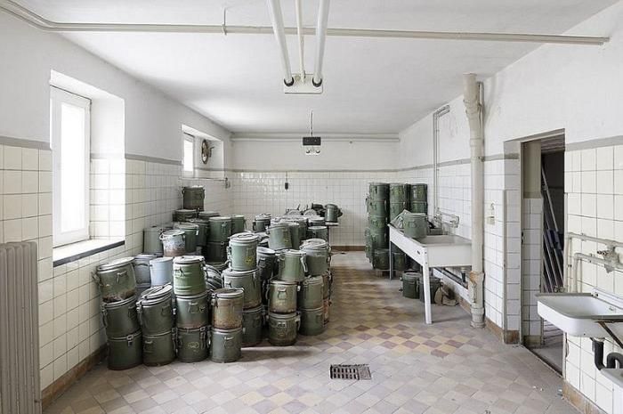 Berlin-Hohenschönhausen Stasi Prison (38 pics)