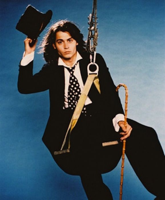 Photos of Young Johnny Depp (25 pics)