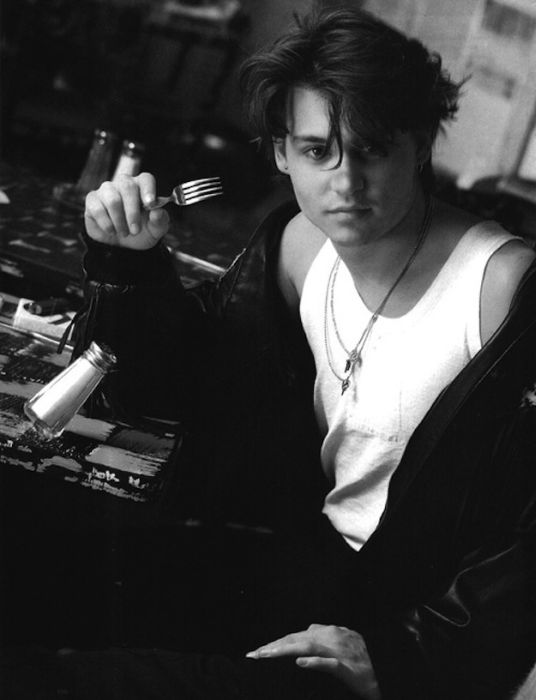 Photos of Young Johnny Depp (25 pics)