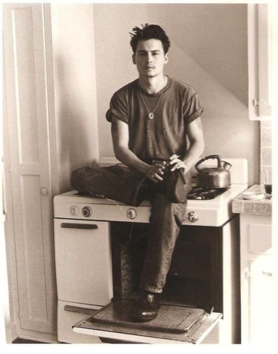 Photos of Young Johnny Depp (25 pics)