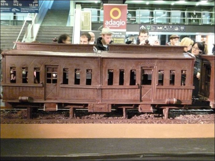 Chocolate Train (9 pics)