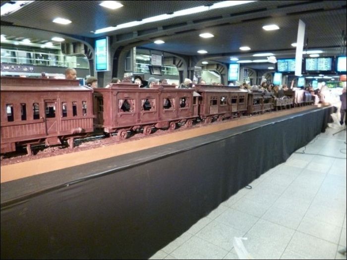 Chocolate Train (9 pics)