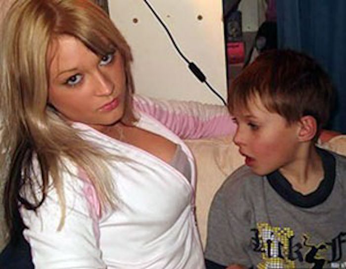 Kids Love Boobs (25 pics)