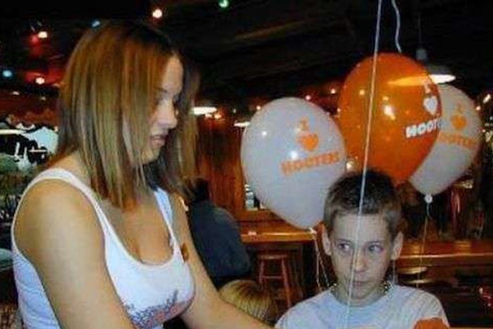 Kids Love Boobs (25 pics)