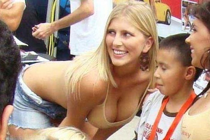 Kids Love Boobs (25 pics)