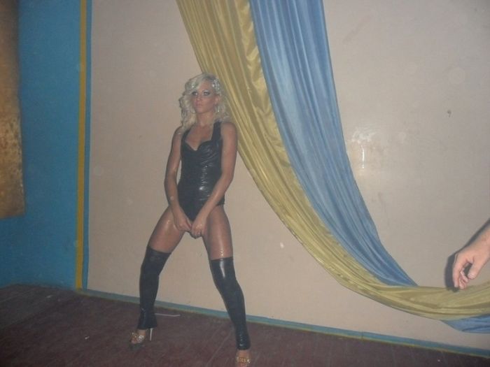 Striptease in a Russian School (4 pics)