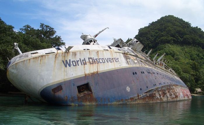 abandoned cruise ships floating around the world