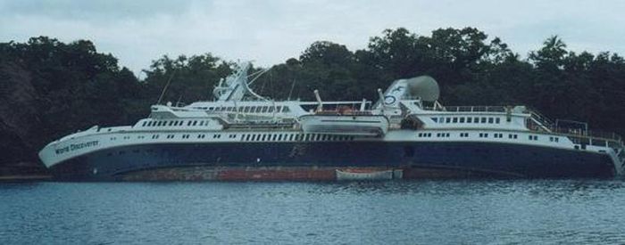 Abandoned Cruise Ship World Discoverer (15 pics)