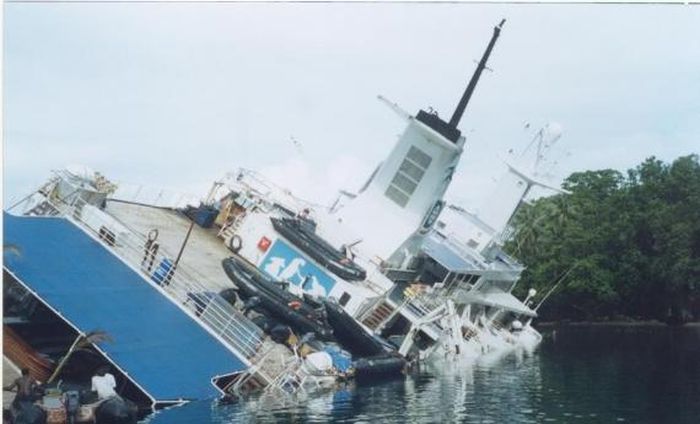 Abandoned Cruise Ship World Discoverer (15 pics)