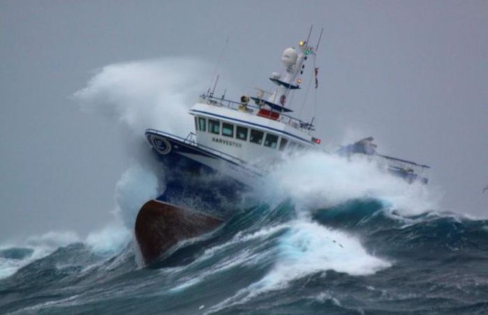 Fishing Boat Battered by Waves (7 pics)
