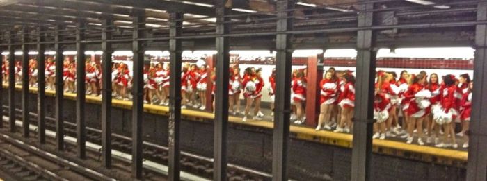 Cheerleaders in NYC Subway (5 pics)