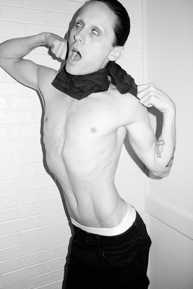 Is It Jared Leto? (4 pics)