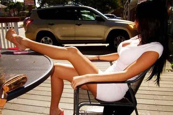 Pretty Girls in Tight Dresses (50 pics)